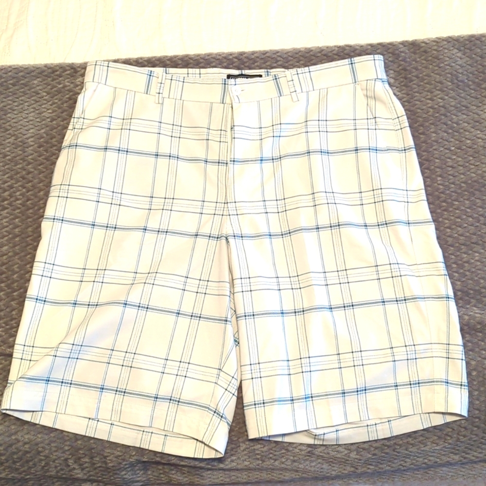 Kirkland Signature Shorts. Size 36. White.